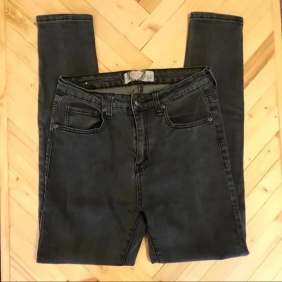 Boohoo Jenna High Rise Ankle Grazer Jeans Black - Picture 4 of 6